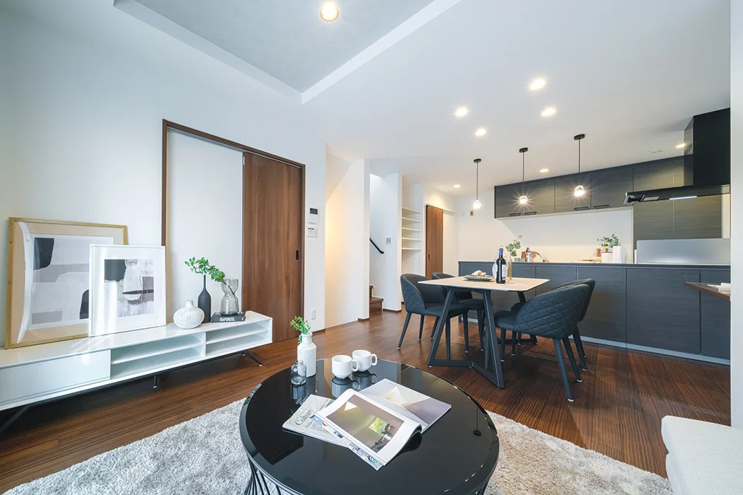 【せやまどりNo.103】「狭小地の3階建てに開放的な空間・大収納を設けた家」の間取り図